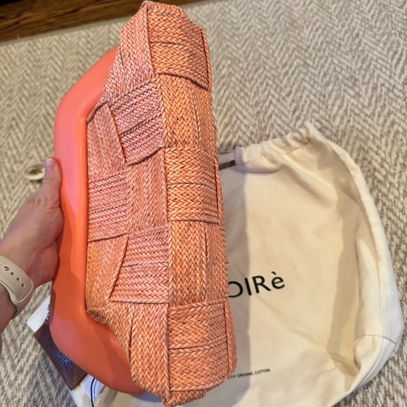 NWT THEMOIRE Tia Weaved Straw Clutch Bag Apricot - Picture 4 of 5